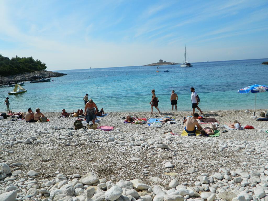 חוואר Seaview Guesthouse - Zf Hvar מראה חיצוני תמונה